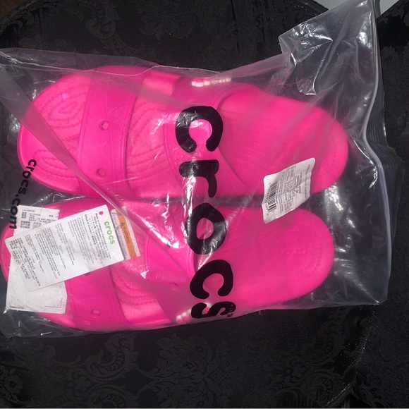 CROCS Classic Sandals Hot Pink Juice Women’s Size 12 Men’s Size 10 New with Tags main image 4